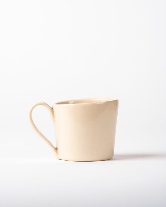 Handmade Creamy Tallow White Stoneware Coffee Cup – Modern Ceramic Mug with Neutral Glossy Glaze – Artisan Pottery for Everyday Use